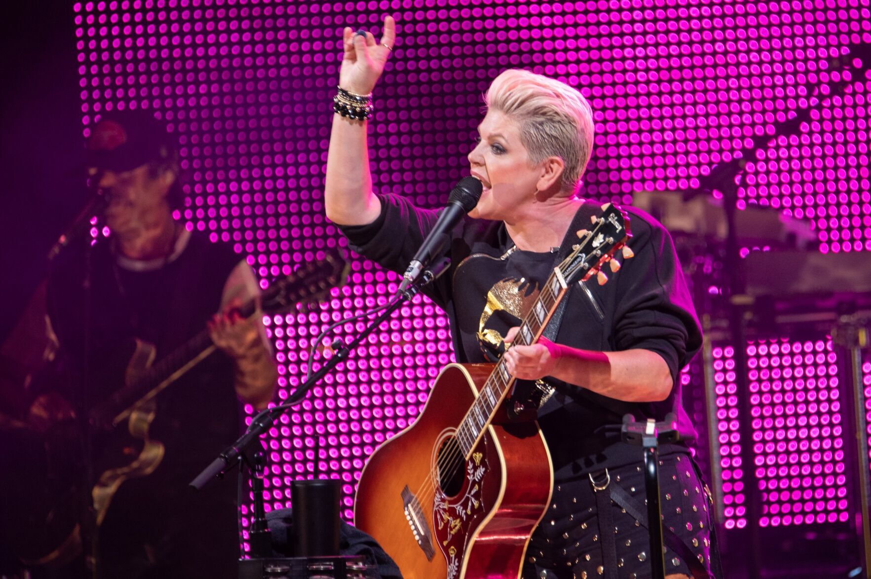 The Chicks kick off summer tour at Hollywood Casino Amphitheatre